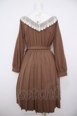 画像2: axes femme POETIQUE / ベルト付きプリーツワンピース M 茶 Y-26-08-24-056-AX-OP-SZ-ZY (2)
