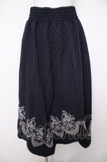 画像1: axes femme / 裾刺繍イレヘムスカート M 紺 Y-26-08-24-103-AX-SK-SZ-ZY (1)
