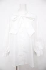 画像1: axes femme / ボリューム袖ボウタイブラウス F 白 Y-26-08-26-041-AX-BL-SZ-ZY (1)