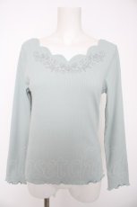 画像1: axes femme / 花刺繍スカラップカットプルオーバー M グリーン Y-26-08-28-052-AX-TO-SZ-ZY (1)