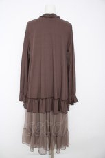 画像2: axes femme / ジレレイヤード風ロングカーデ  ブラウン Y-26-08-29-082-AX-TO-SZ-ZY (2)
