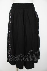 画像1: axes femme / 華刺繍リネンガウチョパンツ M 黒 Y-26-08-29-102-AX-PA-SZ-ZY (1)