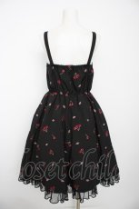 画像2: axes femme POETIQUE / チェリー×ローズ刺繍ジャンパースカート M 黒 Y-26-09-03-110-AX-OP-SZ-ZY (2)