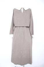 画像2: Maison de FLEUR Petite Robe canone / 礼拝に向かうワンピース  ベージュ Y-26-09-10-124-LO-OP-SZ-ZY (2)