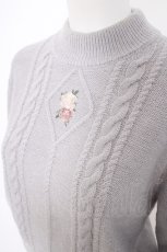 画像3: an another angelus / カメオ風ローズ刺繍ニットプルオーバー  グレー Y-26-09-13-037-CA-TO-SZ-ZY (3)