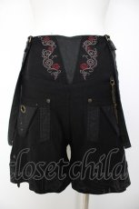 画像2: Ozz oneste / 薔薇刺繍サス付きショートパンツ  黒 Y-26-09-24-100-OO-PA-SZ-ZY (2)