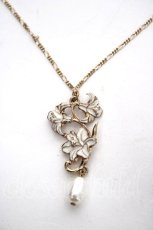 画像1: axes femme / ユリモチーフネックレス  ゴールド Y-26-09-25-002-AX-AC-SZ-ZY (1)