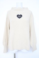 画像1: KRY CLOTHING / ワッペン付きニット  ベージュ Y-26-10-04-090-PU-TO-SZ-ZY (1)