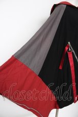画像3: IRO+IRO / 四角形デザインの変形ユイセックスポンチョシャツ F 黒×赤 Y-26-10-06-063-LO-CO-SZ-ZY (3)