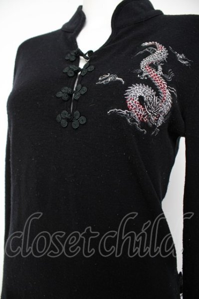 Ozz On / 龍刺繍チャイナトップス 黒 Y-26-10-09-031-OO-TO-SZ-ZY
