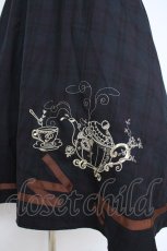 画像4: axes femme POETIQUE / ティータイム刺繍吊りスカート  紺 Y-26-10-10-066-AX-SK-SZ-ZY (4)