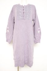 画像1: axes femme / 袖刺繍チャイナ釦ニットワンピース M ラベンダー Y-26-10-12-110-AX-OP-SZ-ZY (1)