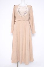 画像1: an another angelus / ローズ刺繍フレームヨークワンピース  ベージュ Y-26-10-12-132-CA-OP-SZ-ZY (1)