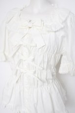 画像2: metamorphose / 【プラスサイズ】スクエアあきシャーリング半袖ブラウス 2 白 Y-26-10-14-063-ME-BL-AS-ZY (2)