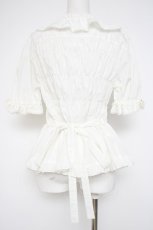 画像4: metamorphose / 【プラスサイズ】スクエアあきシャーリング半袖ブラウス 2 白 Y-26-10-14-063-ME-BL-AS-ZY (4)