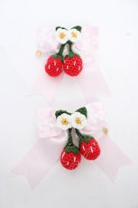 画像1: BABY,THE STARS SHINE BRIGHT / ゆらゆらいちごのサテンリボンクリップ  ピンク Y-26-10-23-042-BA-AC-SZ-ZY (1)
