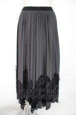 画像1: axes femme / 裾レースデザインプリーツスカート M グレー Y-26-10-26-102-AX-SK-SZ-ZY (1)