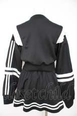 画像2: Amilige / ラインフリル袖ZIPトップス+エプロンスカートセット  黒ｘ白 Y-26-10-31-062-PU-TO-AS-ZY (2)