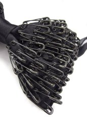 画像2: 【新品】 安全ピンリボンタイ ZA_024_B142【通信販売専用商品】 (2)