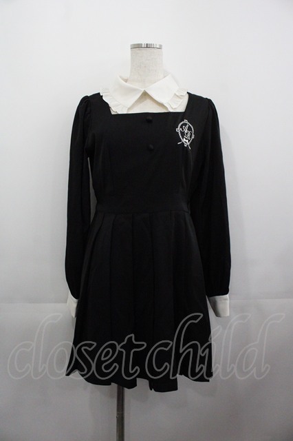 Ank Rouge / エンブレム刺繍ドーリーワンピース 黒 I-25-05-11-110-CA-OP-AS-ZI