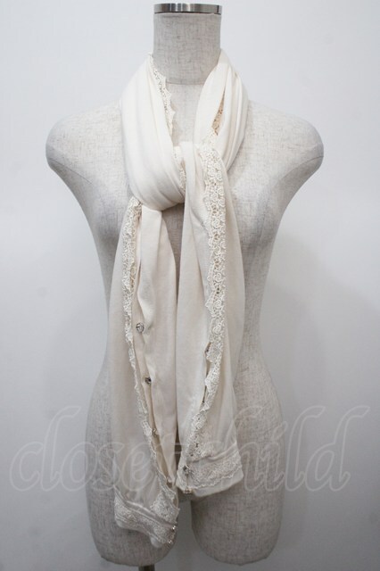 axes femme / ビジュー釦UVカットストール  キナリ Y-25-04-23-068-AX-ZA-SZ-ZY