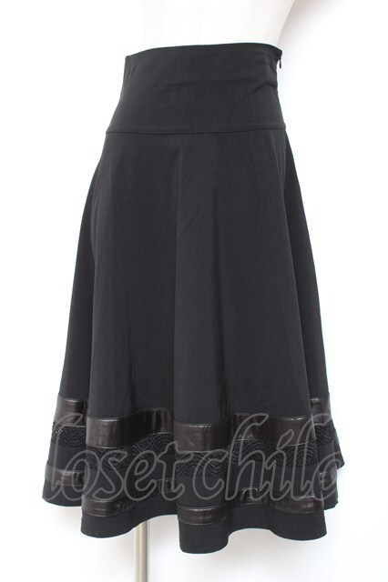 Ozz On / ストレッチフレアースカート 黒 Y-26-01-20-178-OO-SK-SZ-ZS