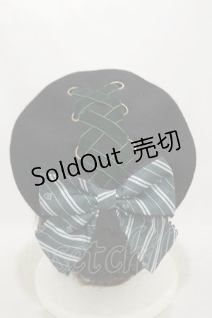 画像: ATELIER PIERROT / ハリー・ポッター リボンブローチ付きレースアップベレー帽  スリザリン（グリーン） H-25-06-03-2005-EL-AC-KB-ZH