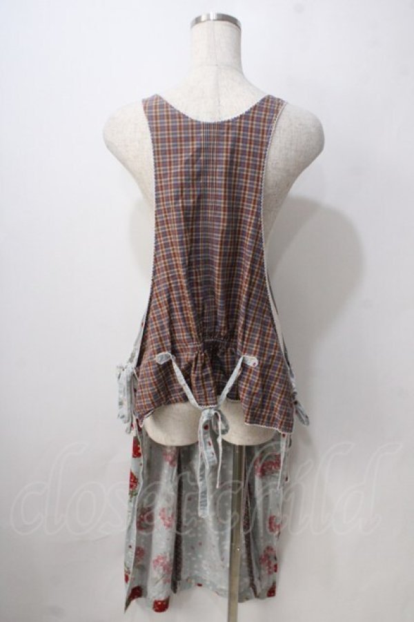 画像2: WONDERFUL WORLD / いちごブーケチェックタブリエ  サックス Y-25-06-24-007-LO-OP-SZ-ZY (2)