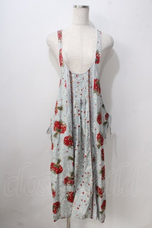 画像1: WONDERFUL WORLD / いちごブーケチェックタブリエ  サックス Y-25-06-24-007-LO-OP-SZ-ZY (1)