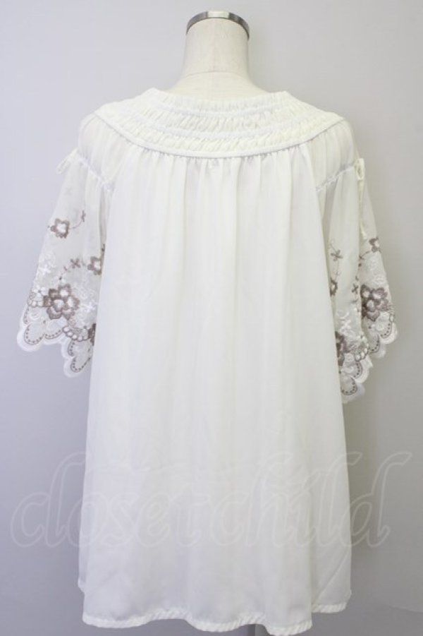 画像2: axes femme  / 袖刺繍シャーリングブラウス Y-23-07-27-4005-1-BL-AX-L-SZ-ZI (2)