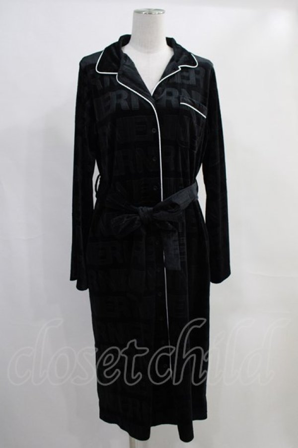 画像1: NieR Clothing / 3POCKET 111CM LONG UNISEXベロアルームウェア  黒 H-24-01-27-036-PU-TO-KB-ZT001 (1)