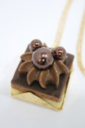 画像: Q-pot. / ミッキーマウスのチョコレートプチケーキネックレス  チョコレート H-24-04-03-1015-QP-AC-KB-ZH