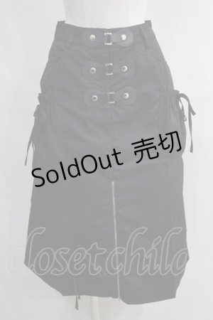 画像: NieR Clothing / 3連バックルギャザースカート  黒 H-24-04-06-015-PU-SK-KB-ZH