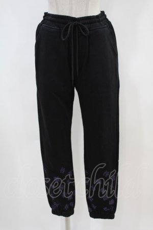 画像: NieR Clothing / プリントSWEAT PANTS  黒 H-24-04-15-1028-PU-PA-KB-ZT383