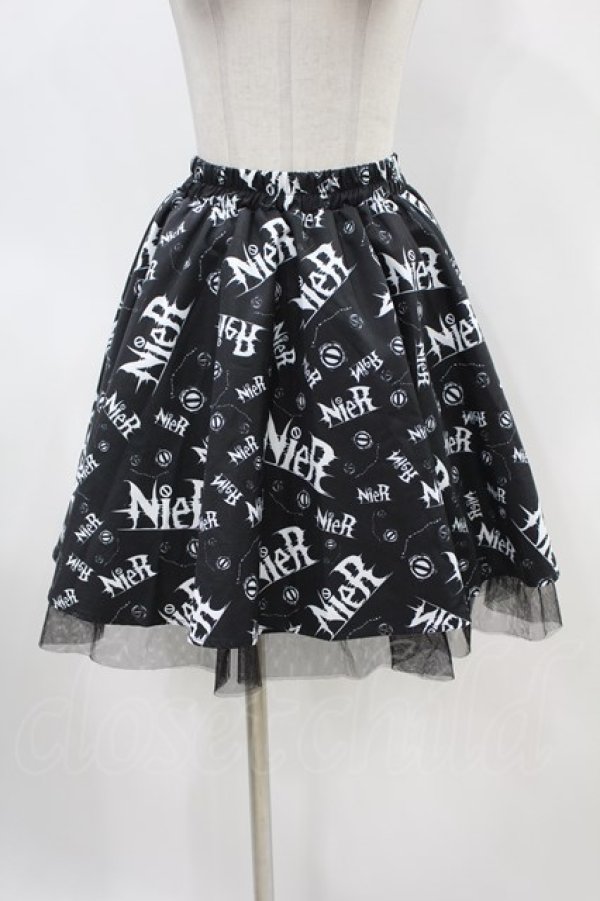 画像1: NieR Clothing / ロゴ総柄スカート  黒 H-24-05-05-1029-PU-SK-KB-ZH (1)