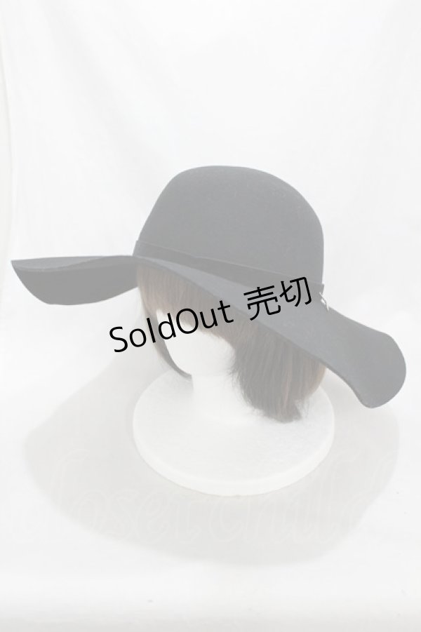 画像1: axes femme / 蝶チャーム付キャペリンハット  ブラック H-24-12-25-1057-AX-AC-NS-ZH (1)
