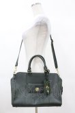 画像1: Maison de FLEUR Petite Robe canone / 列車に飛び乗るボストンバッグ  グリーン H-25-03-01-1015-EL-BG-NS-ZH (1)
