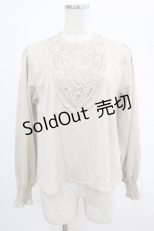 画像: an another angelus / ステンドグラス風レースヨークブラウス Free BEIGE H-25-03-03-041-CA-BL-NS-ZH