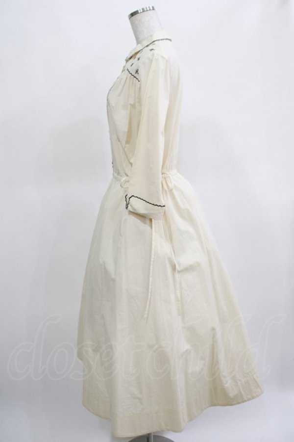 画像2: Jane Marple Dans Le Salon / Clover embroidery dress  バニラ H-25-03-15-015-JM-OP-KB-ZH (2)