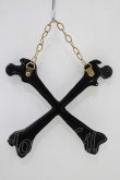 画像2: THE BLACKENED TEETH / Crossbones Wall Hanging   H-25-03-30-1060-PU-ZA-KB-ZH (2)