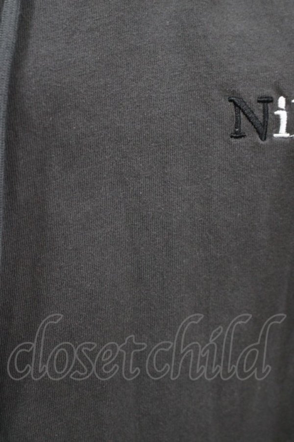 画像4: NieR Clothing / ポケット刺繍プルパーカー  グレー H-25-03-31-044-PU-TO-KB-ZH (4)