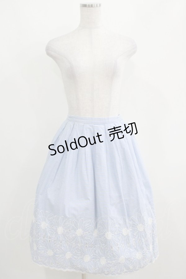 画像4: Emily Temple cute / フラワーカットワークボーダースカート  サックス H-25-03-31-016-ET-SK-KB-ZH (4)