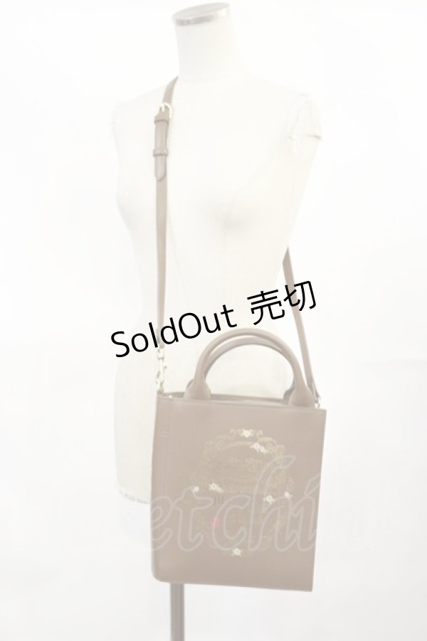 画像1: Maison de FLEUR / Disney 女王/ブック型ショルダーバッグ  ブラウン H-25-04-05-1037-LO-BG-NS-ZH (1)