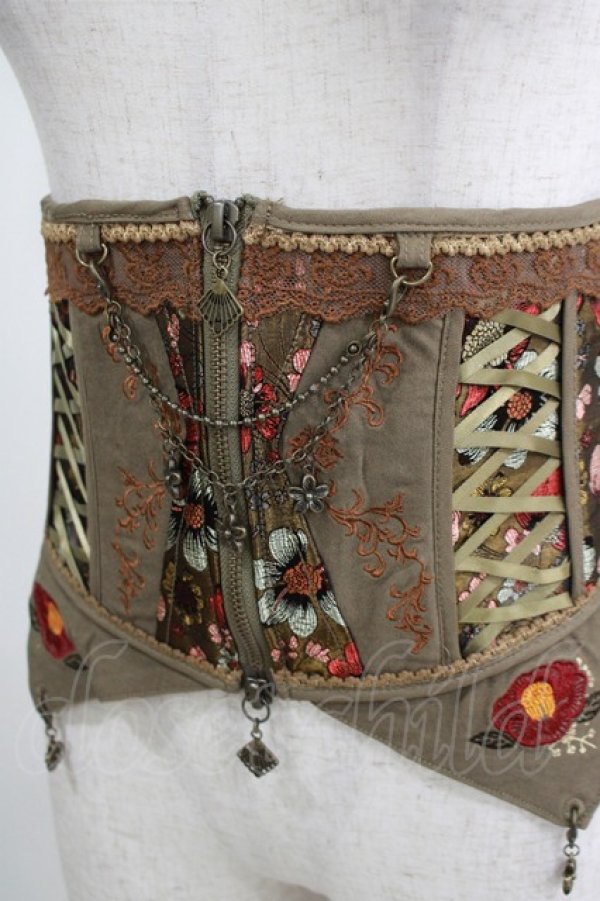 画像5: Ozz oneste / 椿刺繍チャーム付ショートコルセット  カーキ H-25-04-07-1051-OO-ZA-KB-ZH (5)