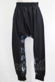 画像1: NieR Clothing / ブロッキングサルエルパンツ  黒×和柄九尾水色 H-25-04-21-1032-PU-PA-KB-ZH (1)