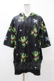 画像1: NieR Clothing / 総柄半袖ZIPパーカー  黒 H-25-04-22-041-PU-TO-KB-ZH (1)