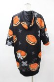 画像2: NieR Clothing / 総柄ZIP半袖パーカー  黒×どらやき H-25-04-22-042-PU-TO-KB-ZH (2)