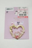 画像1: m petit by misako / サンリオキャラクターズコラボ AMキティブローチ  ゴールド H-25-04-28-070-LO-AC-NS-ZH (1)
