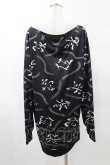 画像2: NieR Clothing / 総柄プリントカットソー F 黒 H-25-05-01-1055-PU-TO-KB-ZH (2)