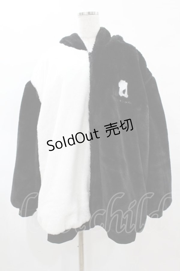 画像1: NieR Clothing / 超ふわもこ2WAY OFF-SHOULDER TWO-TONE OUTER F 黒×白 H-25-05-01-1060-PU-CO-KB-ZT-C033 (1)